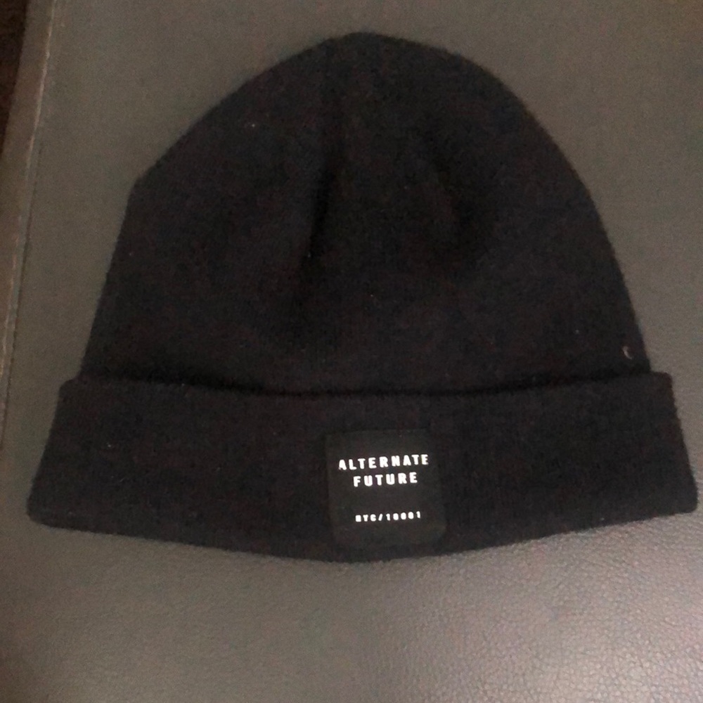 H&M Alternate future black beanie
